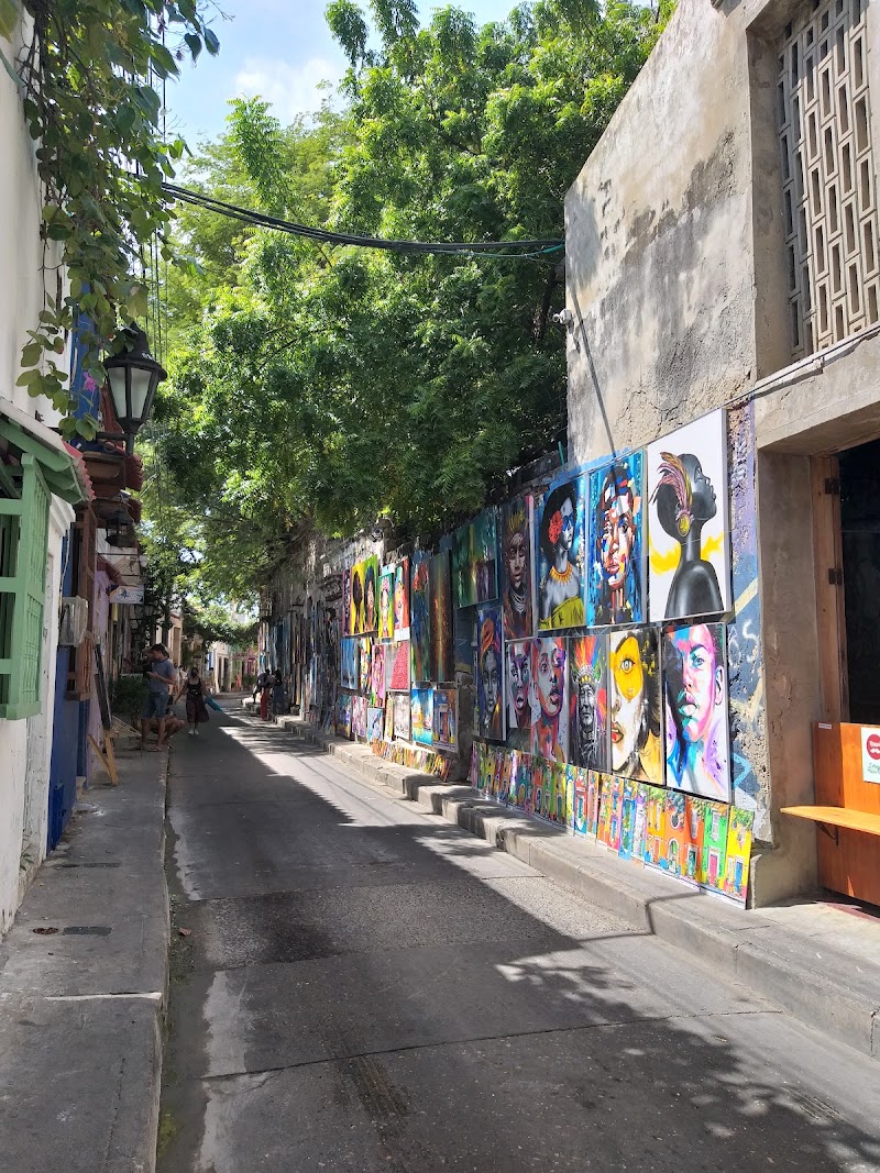 Plaza de la Trinidad - Plaza de la Trinidad, Esquina con, Cl. 29 #174, Getsemaní, Cartagena de Indias, Bolívar, Colombia