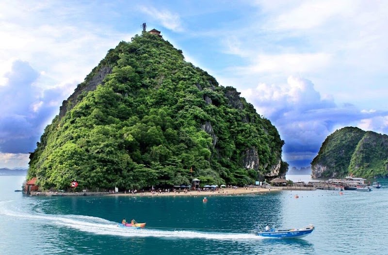 Ambassador Cruise Halong Bay - Ambassador Cruise Halong Bay Nhà ga - Cảng tàu khách quốc tế, Hạ Long, Bãi Cháy, Quảng Ninh 200000, Vietnam