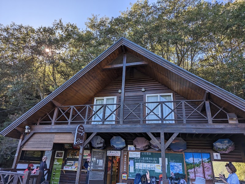 Xueshan Trailhead Parking - Xueshan Trailhead Parking, Pingdeng Village, Heping District, Taichung City, Taiwan 424