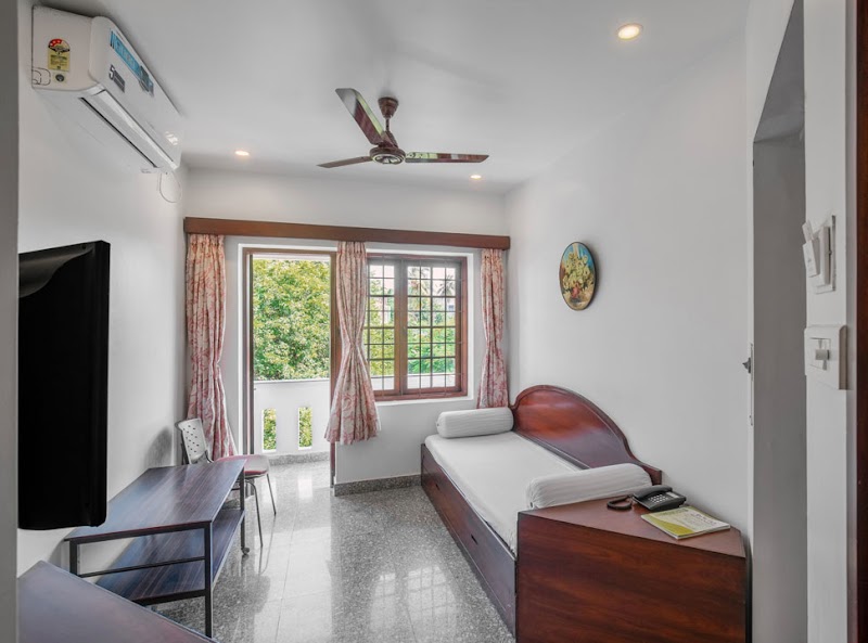 Executive Inn - Executive Inn 1-A, Perumal Koil St, White Town, Puducherry, 605001, India