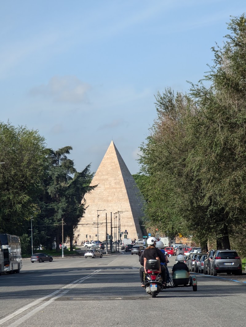 Vespa Tour In Rome | Rent a Vespa - Vespa Tour In Rome | Rent a Vespa, Via Santamaura, 21, 00192 Roma RM, Italy