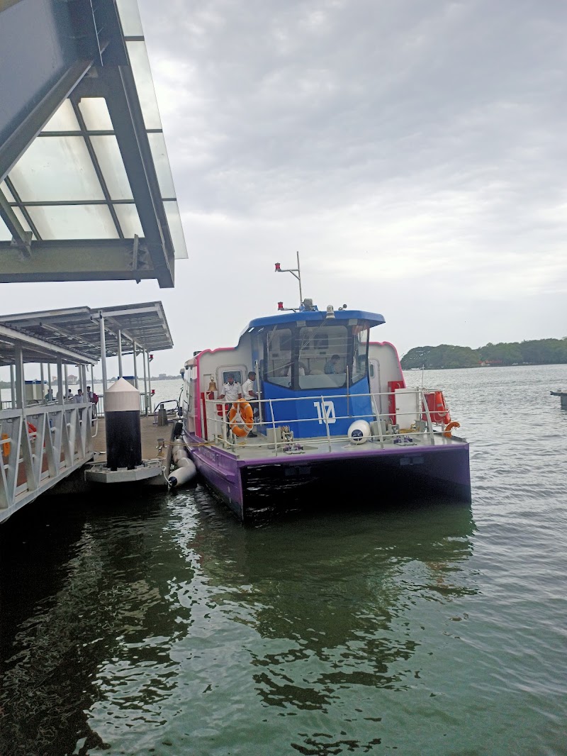 High Court Boat Jetty - High Court Boat Jetty, Marine Drive Walkway, Marine Drive, Ernakulam, Kochi, Keralam 682031, India