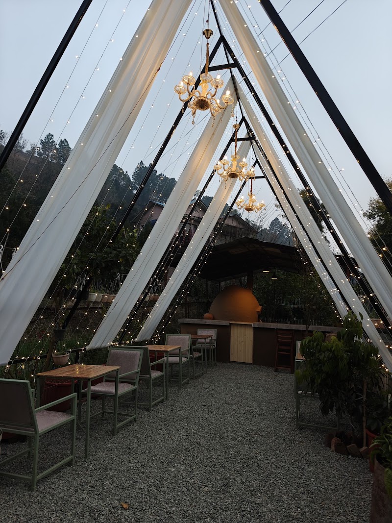 The Village Café and Restaurant - The Village Café and Restaurant Naukuchia Tal Rd, behind G.D Goenka School, Saikhola, Uttarakhand 263136, India