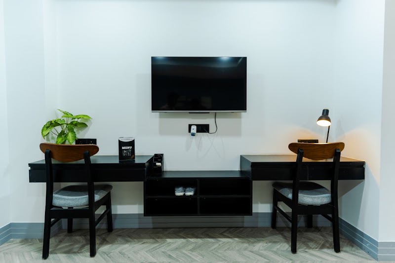 BedChambers Serviced Apartments, Golf Course Road - BedChambers Serviced Apartments, Golf Course Road 1 Block-C, C-524, Block C, Sushant Lok Phase I, Kanahi, Gurugram, Haryana 122001, India