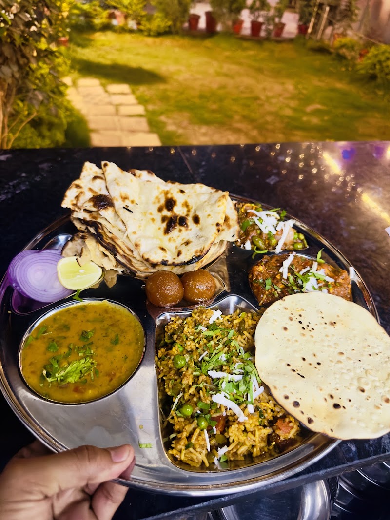 Spice Hub Restro Cafe - Spice Hub Restro Cafe Spice hub Restro Cafe, 100 Feet Rd, opposite Dil Punjabi 3, Mali Colony, Gayariawas, Central Area, Udaipur, Rajasthan 313002, India