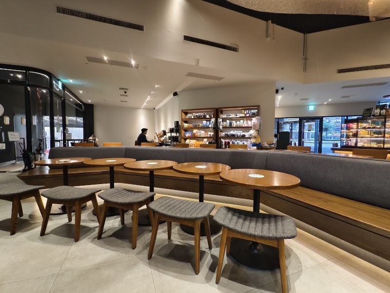Starbucks Taipei World Trade Center Building 1 Shop - Starbucks Taipei World Trade Center Building 1 Shop No. 5號, Section 5, Xinyi Rd, Xicun Village, Xinyi District, Taipei City, Taiwan 110