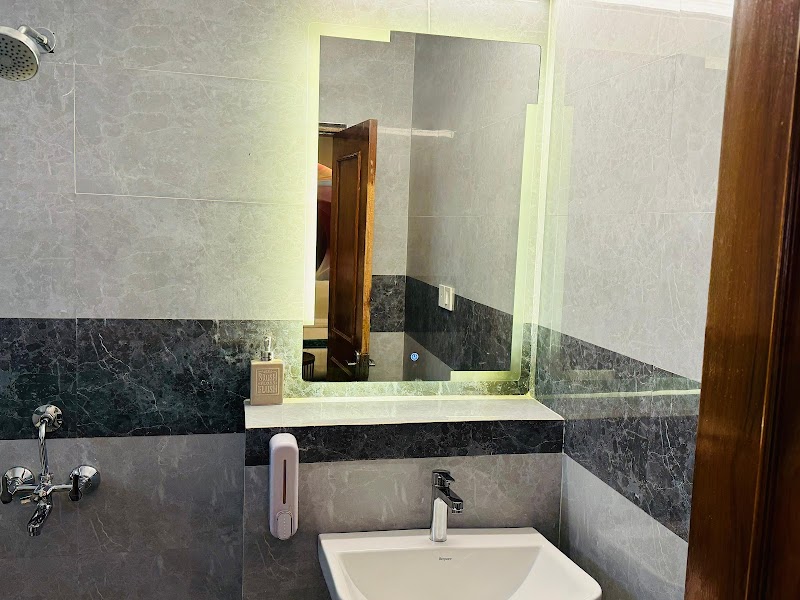 Hotel Royal Presidency Inn - Hotel Royal Presidency Inn Sapru Marg, near Domino's Pizza, Prem Nagar, Hazratganj, Lucknow, Uttar Pradesh 226001, India