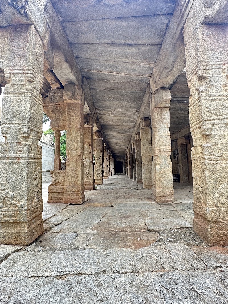 Hanging Pillar - Hanging Pillar, RJ25+QQJ, Lepakshi, Andhra Pradesh 515331, India