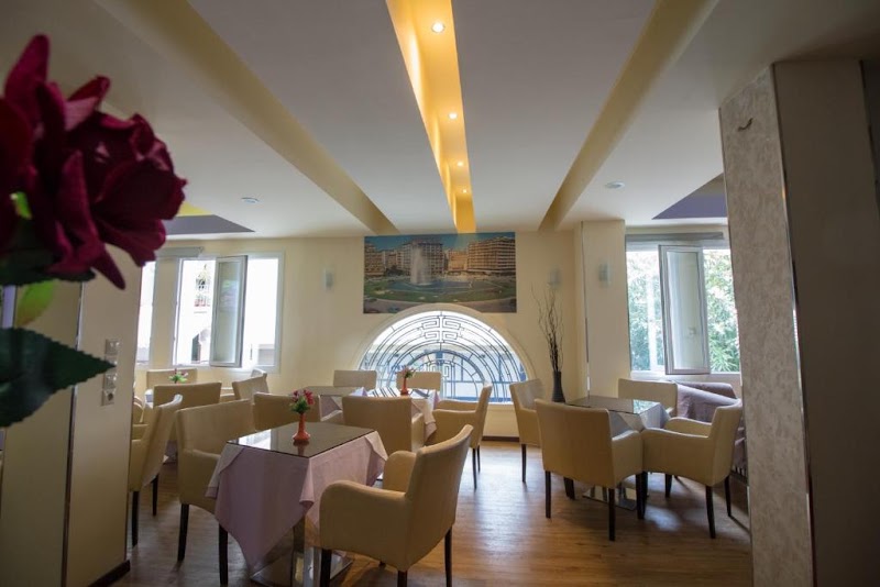 Hotel Cosmopolit - Hotel Cosmopolit, Marikas Kotopouli 7, Athina 104 32, Greece