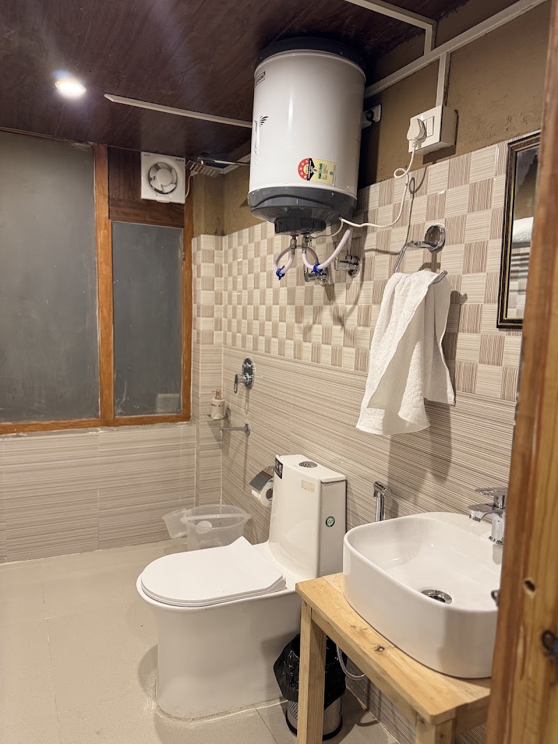 Mountain Nest Stay - Mountain Nest Stay Village Hirab, Hirab-Sajwar, Road, P.O, Shoja, Jibhi, Himachal Pradesh 175123, India