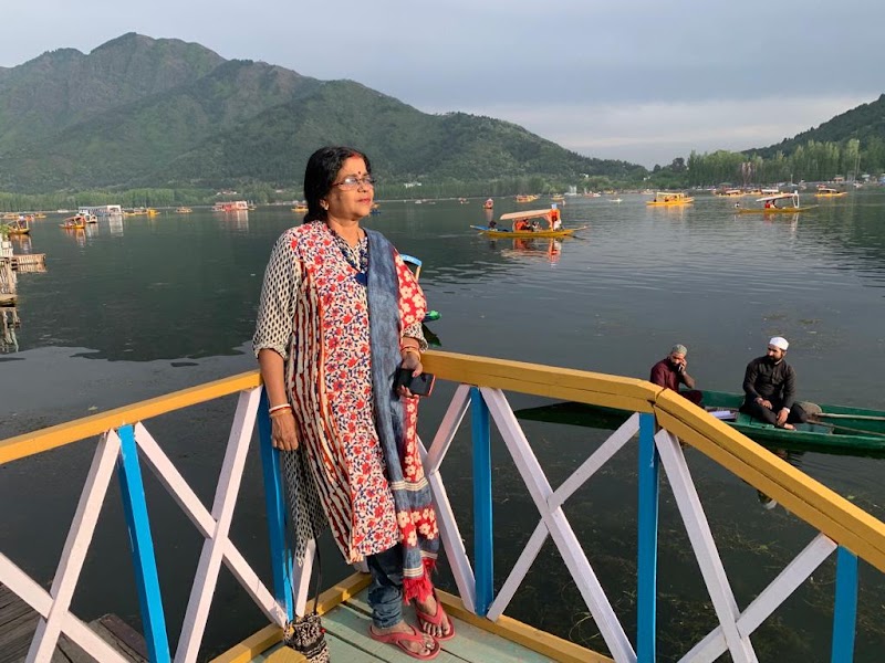 Luxury Houseboats in Kashmir - Luxury Houseboats in Kashmir Gate No, 17, Boulevard Rd, Nehru Park, Dal Lake, Srinagar, 190003