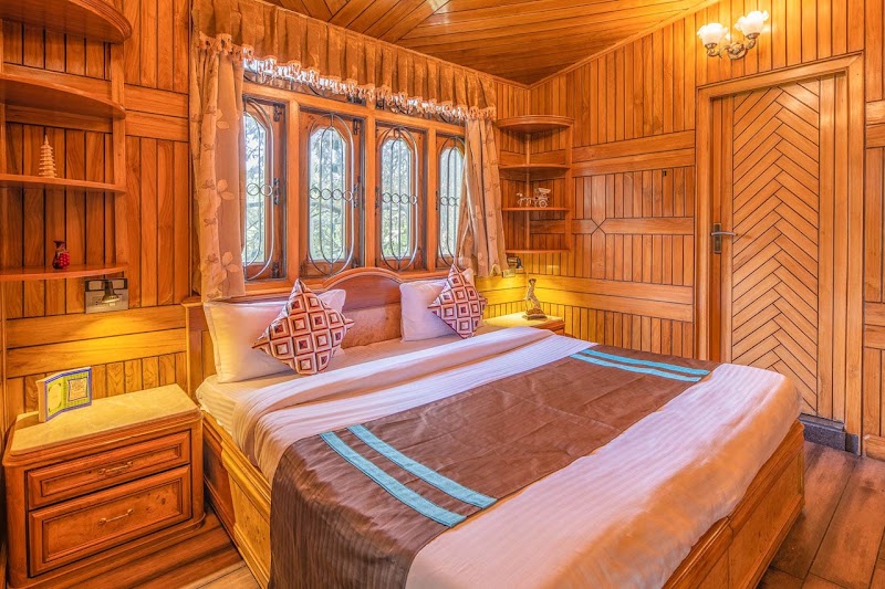 StayVista at Villa 360 in Nainital | 5 BHK Luxury Villa - StayVista at Villa 360 in Nainital | 5 BHK Luxury Villa Hill, Ayarpatta, Nainital, Uttarakhand 263001, India