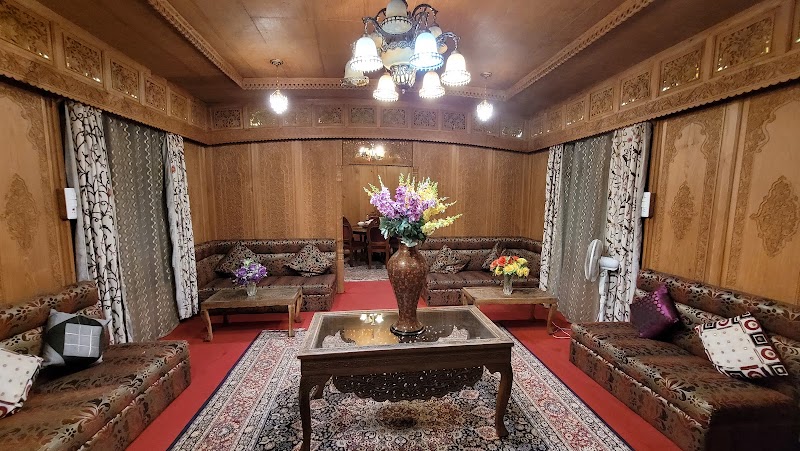 Houseboats Group Dal Lake - Houseboats Group Dal Lake, 3VW2+P56, Karapura, Dal Lake, Srinagar, 190006