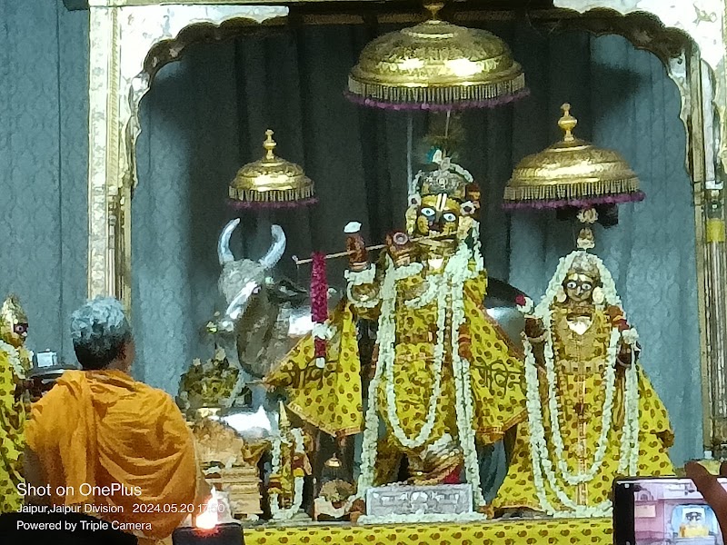 THIKANA MANDIR SRI GOVINDDEVJI , JAIPUR - THIKANA MANDIR SRI GOVINDDEVJI , JAIPUR, Jai Niwas Garden, Jalebi Chowk, 36, near THIKANA MANDIR SHRI GOVINDDEVJI MAHARAJ, opposite old Hindu Prakash band, Kamal Gatta Colony, J.D.A. Market, Brahampuri, Jaipur, Jaipur Nagar Nigam Area, Rajasthan 302002, India