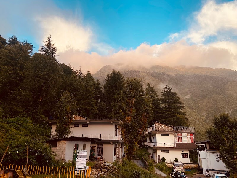 Rahgir Hostel - Rahgir Hostel, temple, behind Bhagsunag Road, Bhagsu Nag, McLeod Ganj, Dharamshala, Himachal Pradesh 176216, India