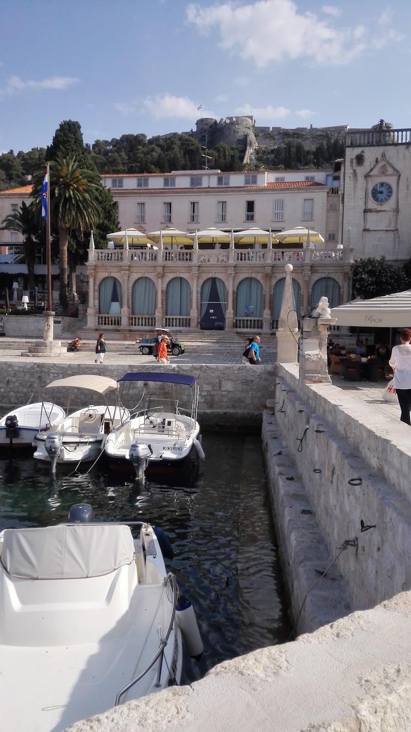Blue Hvar Boat - private speedboat tours - Blue Hvar Boat - private speedboat tours Trg Sv. Stjepana 6, 21450, Hvar, Croatia