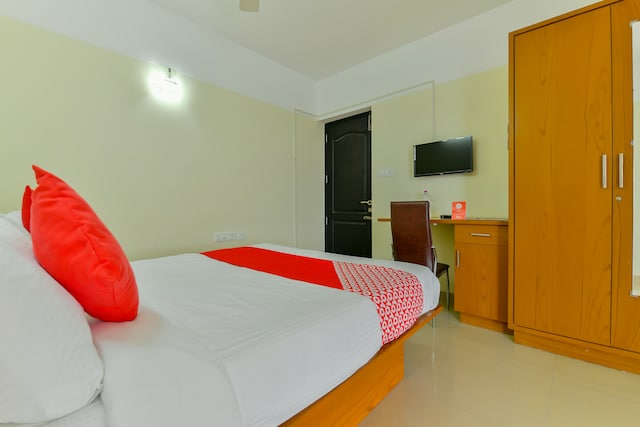 Hotel O Tyche Stays - Hotel O Tyche Stays 1875, Artech Lake Gardens, Near, Akkulam Bridge, behind Pothen's Hyundai, Oruvathilkotta, Thiruvananthapuram, Kerala 695029, India