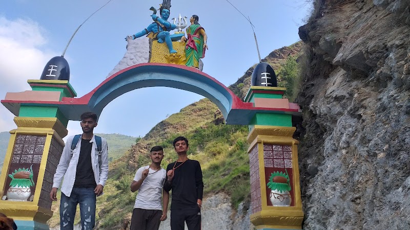 Bijjat Maharaj Temple Sarain - Bijjat Maharaj Temple Sarain, Tehsil Chopal, Sarain, Chaupal, Sarahan, Himachal Pradesh 171211, India