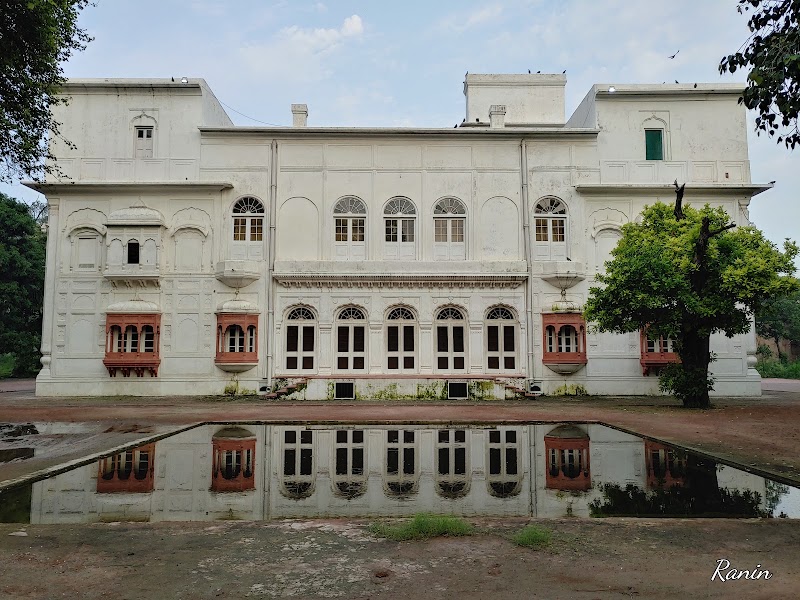 Maharaja Ranjit Singh Garden - Maharaja Ranjit Singh Garden M.M Malviya Road, JVQH+99H, inside Mall Road, Ram Bagh, Company Bagh, Amritsar, Punjab 143001, India