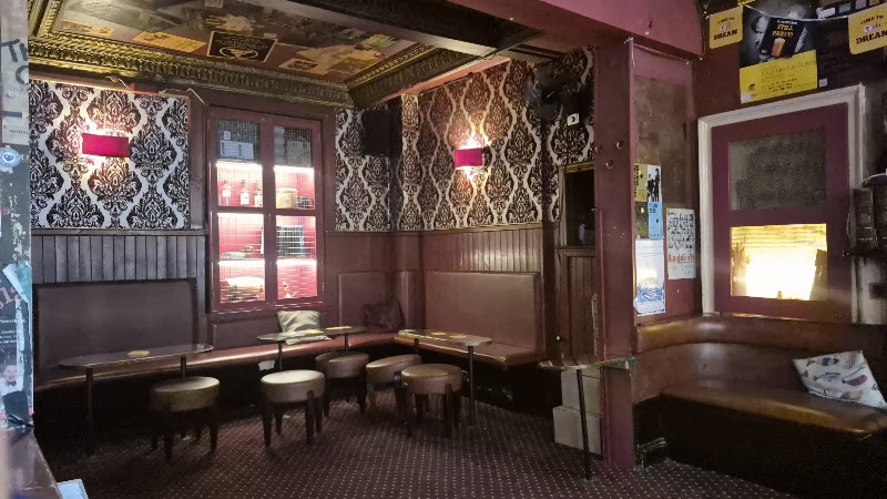 The Waverley Bar - The Waverley Bar 3-5 St Mary's St, Edinburgh EH1 1TA, UK