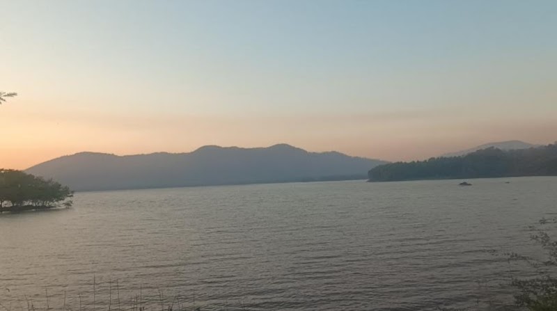 Vihar Lake - Vihar Lake 4WXC+6MP, Pipe Line Rd, Bhandup Complex, Khindipada, Bhandup West, Mumbai, Maharashtra 400082, India