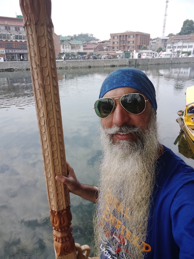 Holiday Inn Group of Houseboat - Holiday Inn Group of Houseboat, Ghat No 14, Karapura, Dal Lake, Srinagar, 190001