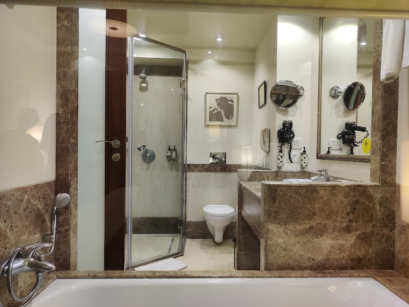 Lemon Tree Premier, Jaipur - Lemon Tree Premier, Jaipur Nirwan Marg, behind Inox Cinema, Sindhi Colony, Bani Park, Jaipur, Rajasthan 302016, India