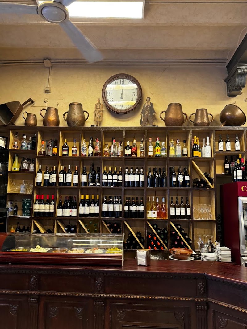 Bar Casa Morales - Bar Casa Morales, C. García de Vinuesa, 11, Casco Antiguo, 41001 Sevilla, Spain