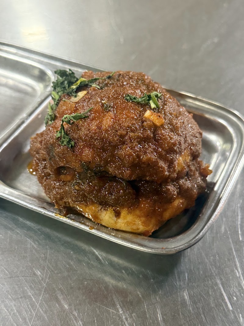 Laxman's Om Vada Pav - Laxman's Om Vada Pav, Shop no.6-7, Satikrupa shopping centre, Garodia Nagar, Ghatkopar East, Mumbai, Maharashtra 400077, India