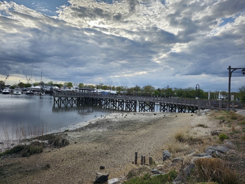 Bay Walk Park - Bay Walk Park 64 Shore Rd, Port Washington, NY 11050, USA