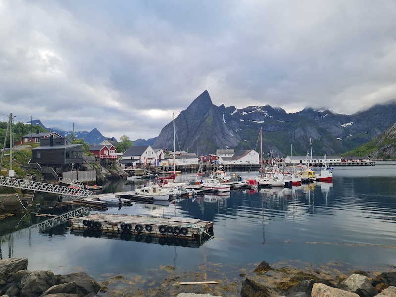 Hamnoy Viewpoint and Parking - Hamnoy Viewpoint and Parking Olenilsøya, 8390 Reine, Norway