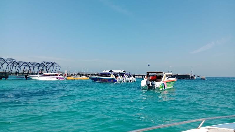 Koh Larn (Tawaen Beach Pier) - Koh Larn (Tawaen Beach Pier) Bang Lamung District, Chon Buri, Thailand