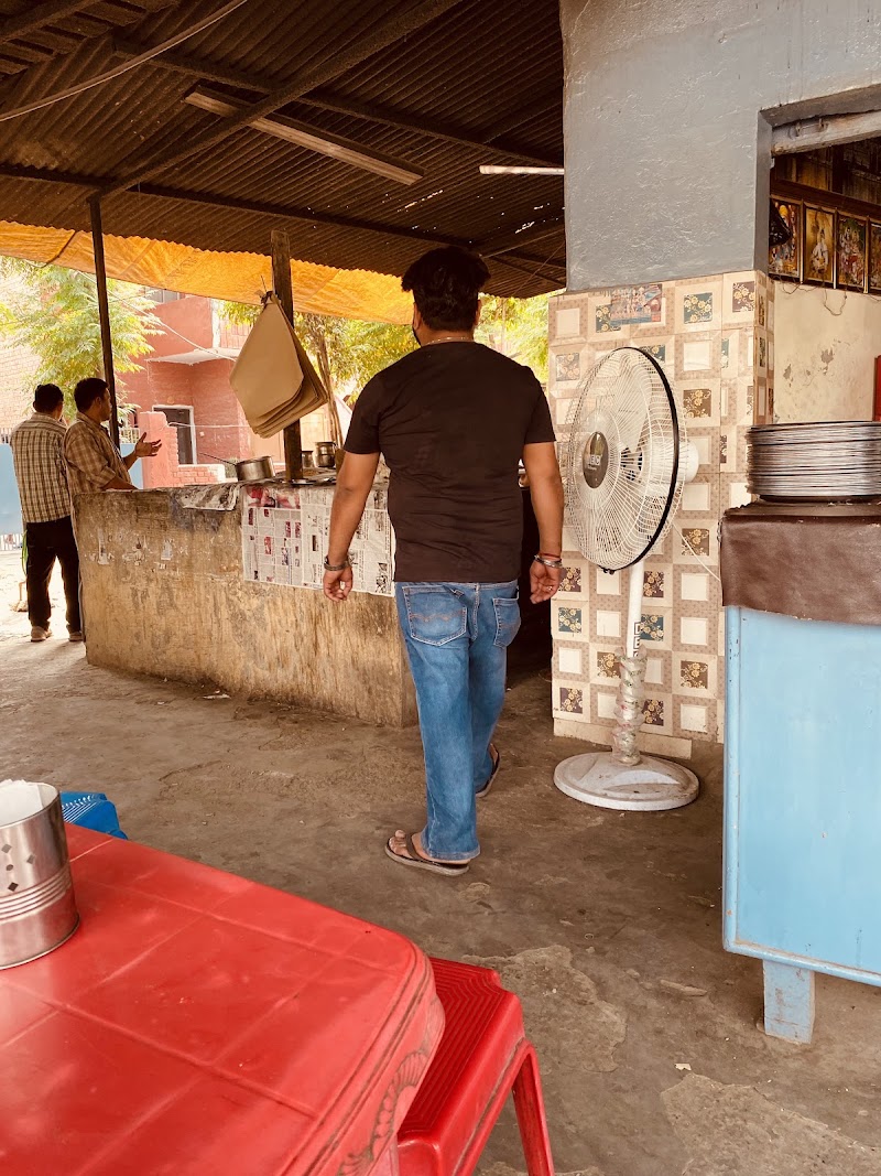 All India Famous Amritsari Kulcha - All India Famous Amritsari Kulcha, Maqbool Road, JVX9+VQG, near Race Course Road, crossing, Amritsar, Punjab 143001, India
