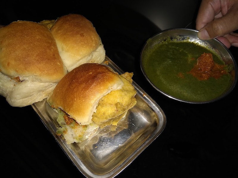 Nandu Vada Pav - Nandu Vada Pav 435, DK Sandu Marg, Chembur Gaothan, Chembur, Mumbai, Maharashtra 400071, India