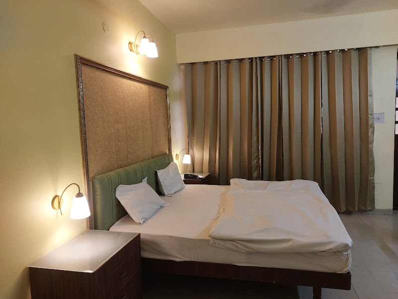 Hotel Airlines - Hotel Airlines Cooper Rd, Company Bagh, Amritsar, Punjab 143001, India