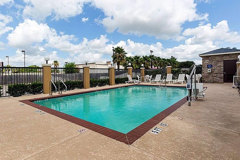 Days Inn & Suites by Wyndham Houston / West Energy Corridor - Days Inn & Suites by Wyndham Houston / West Energy Corridor 7111 Rancho Mission Dr, Houston, TX 77083, USA