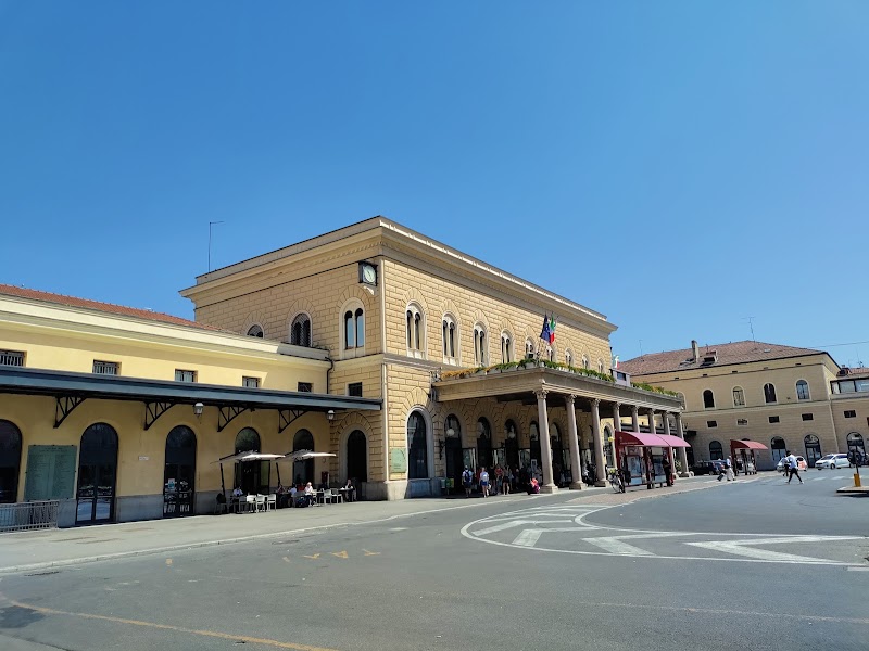 Bologna Centrale - Bologna Centrale Piazza delle Medaglie d'Oro, 40121 Bologna BO, Italy