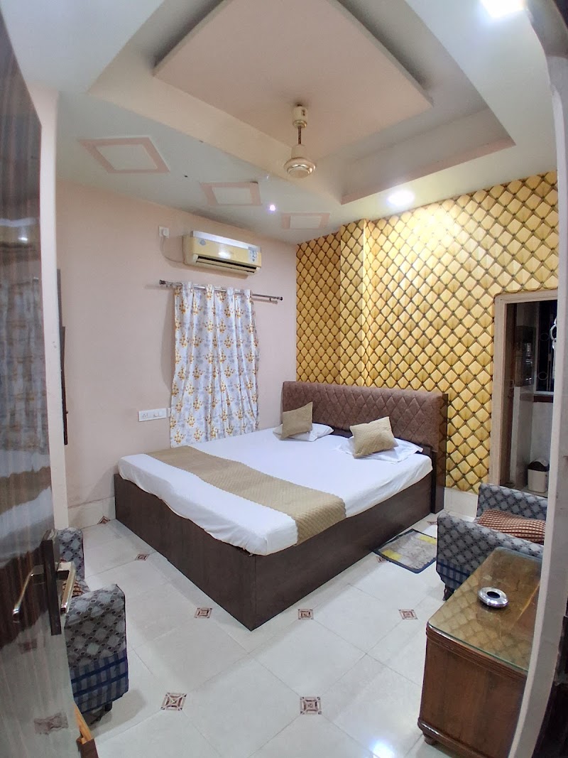Bharati Lodge - Bharati Lodge Bidhan market opposite auto stand Bidhan market, appo auto, Bldg, Bidhan Rd, near Kali Temple, Ward 12, Hakim Para, Siliguri, West Bengal 734001, India
