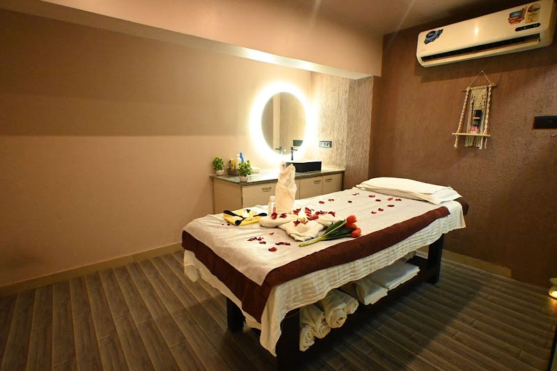 Luxury Gold Spa - Luxury Gold Spa Main, Candolim Beach Rd, Anna Vaddo Rd, Murrod Vaddo, Candolim, Goa 403515, India