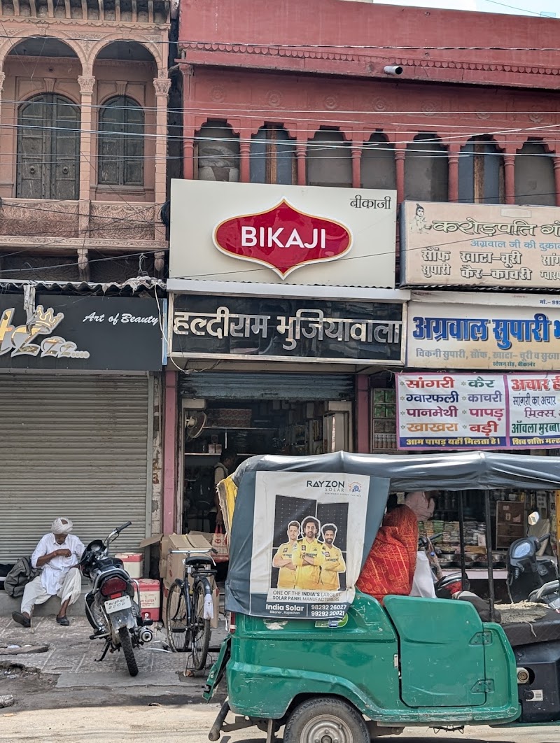 Haldiram Bhujiawala - Haldiram Bhujiawala, 2887+C32, Railway, Station Rd, Kote Gate, Bikaner, Rajasthan 334001, India