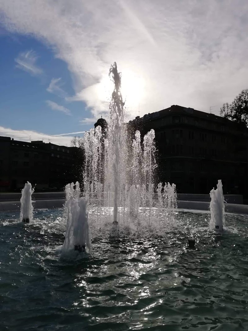 Fontana kod Hrvatsko Društvo Likovnih Umjetnika - Fontana kod Hrvatsko Društvo Likovnih Umjetnika Trg Žrtava Fašizma 1, 10000, Zagreb, Croatia