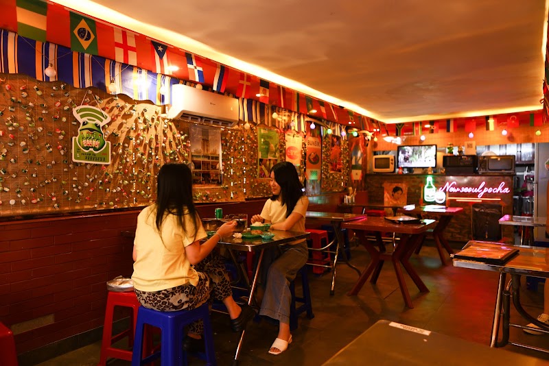 Khách sạn Phố Cổ Hà Nội - Art Hotel - Khách sạn Phố Cổ Hà Nội - Art Hotel 7 P. Đông Thái, Hàng Buồm, Hoàn Kiếm, Hà Nội 100000, Vietnam