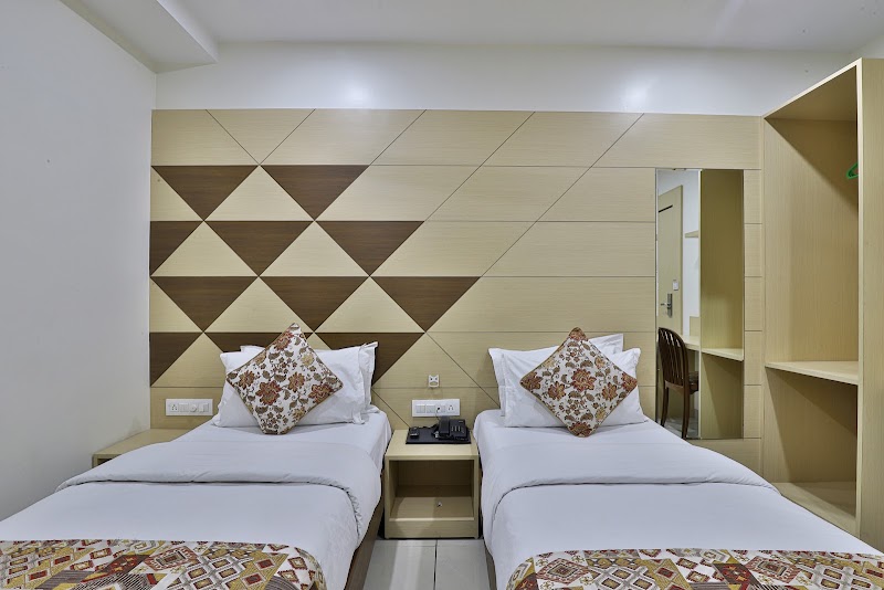 HOTEL SIGNATURE - HOTEL SIGNATURE 3RD FLOOR, Abowath Complex, Cinema Rd, Opposite Krishna Cinema, Mahidharpura, LAKKAD KOT, Surat, Gujarat 395003, India
