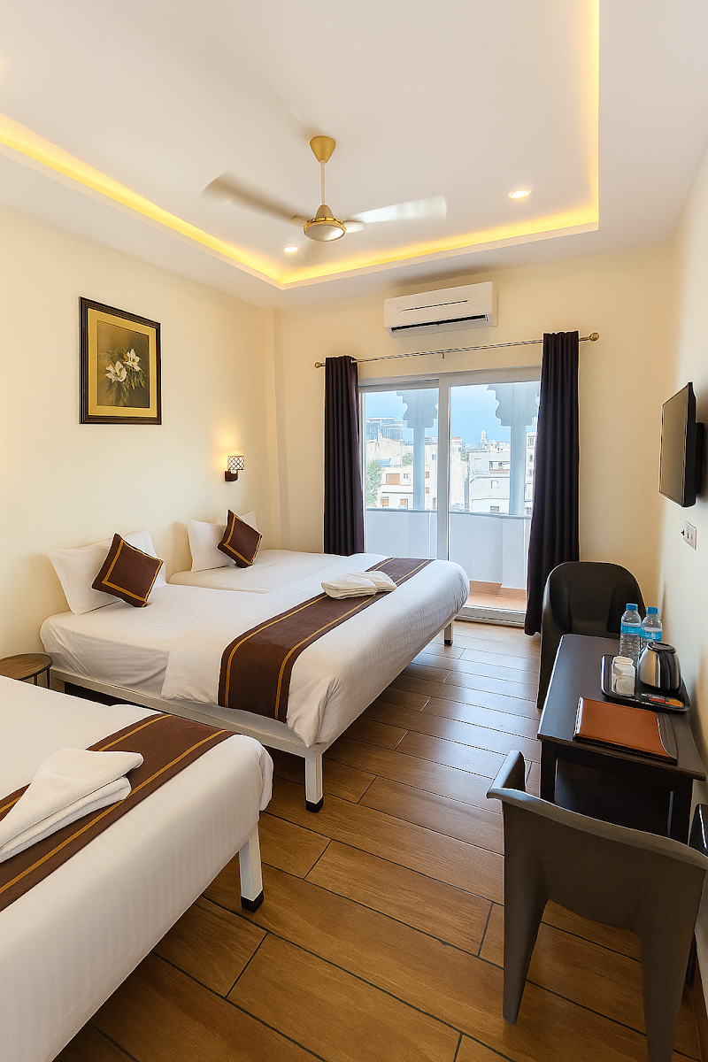 Hotel Lake Star Bistro - Hotel Lake Star Bistro 80, Naga Nagri, near Leela Palace staff gate, Cheerwa, Ambamata, Udaipur, Rajasthan 313004, India