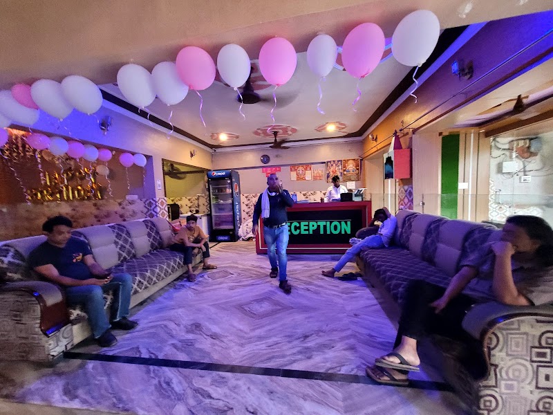 A ARYAN FAMILY RESTAURANT & HOTEL - A ARYAN FAMILY RESTAURANT & HOTEL RRMF+7G6, MDR 34C, Narona, Uttar Pradesh 226008, India