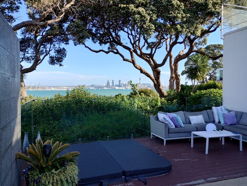 Sea View Guest House - Sea View Guest House 17 Heath Avenue, Northcote, Auckland 0627, New Zealand