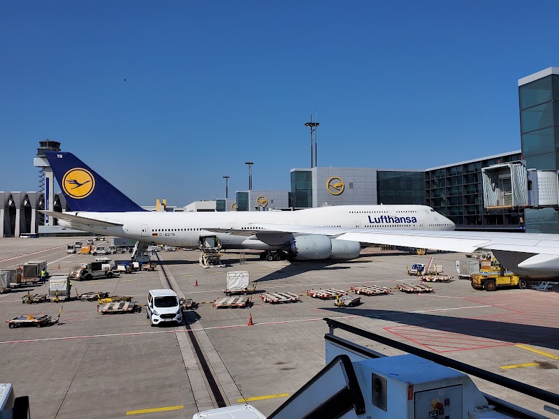 Lufthansa Aviation Center - Lufthansa Aviation Center Airportring, 60549 Frankfurt am Main, Germany