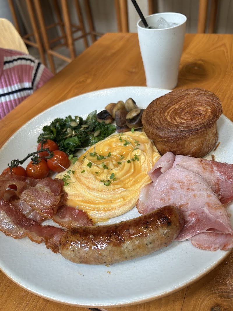 OIKOS - Brunch & Bar - OIKOS - Brunch & Bar 304/2 Vanit VIllage (Building C 1st floor, Room 102 Soi Ari 1, Khwaeng Samsen Nai, Khet Phaya Thai, Krung Thep Maha Nakhon 10400, Thailand