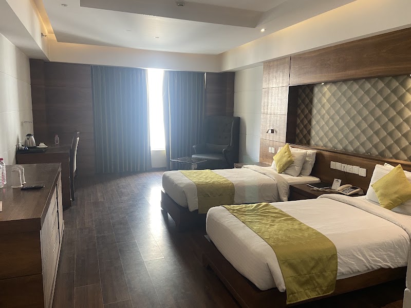 Hotel Silvete - Hotel Silvete 4 A, 4 A, Rana Pratap Marg, opp. National P.G College, Hazratganj, Lucknow, Uttar Pradesh 226001, India
