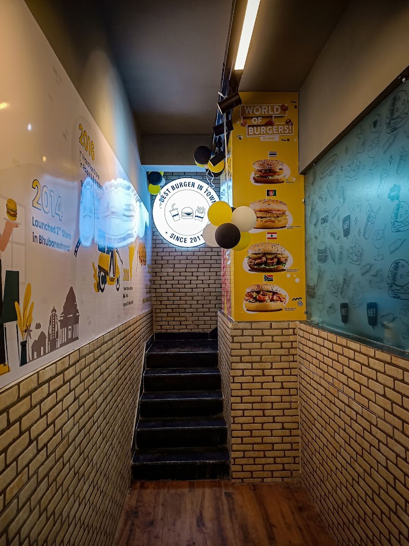Biggies Burger: Bargarh - Biggies Burger: Bargarh Plot no 1367, 8JW9+M2J, 18501, chowk, near swayamsiddha bhawan, Bandutikra, Bargarh, Odisha 768028, India